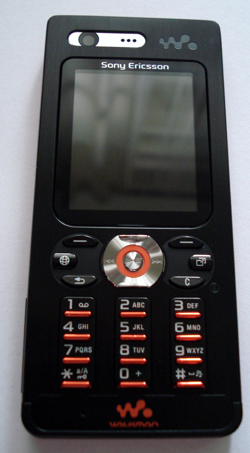 First Looks: Sony Ericsson W880i 3G Walkman Phone - HardwareZone