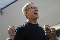 Apple wants fanboys to pay $1,099 for iPhone