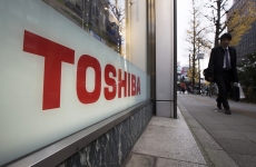 Toshiba avoids delisting