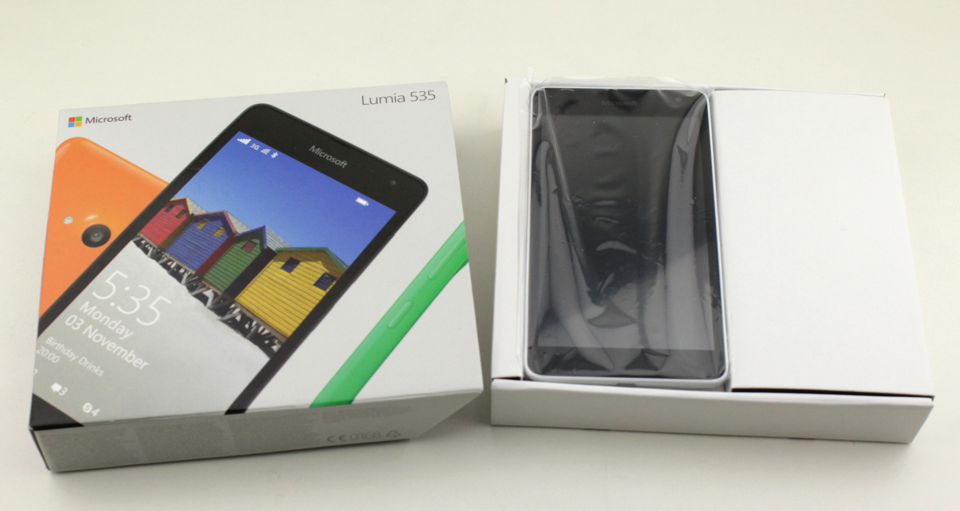 4 Lumia 535 box