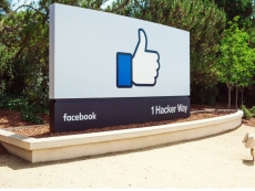 Facebook mired in swamp of woe