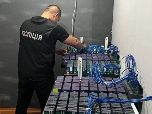 Ukrainian coppers dismantle huge bot farm