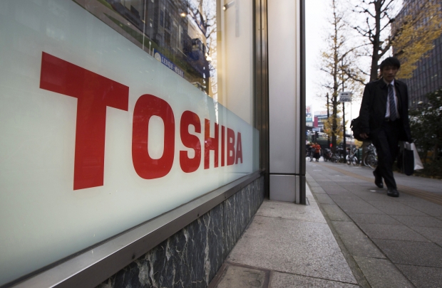 Western Digital  offers $17.4 billion for Toshiba&#039;s memory chip business,