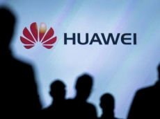 Poles arrest Huawei manager for spying