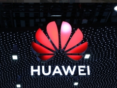 US puts more pressure on Huawei