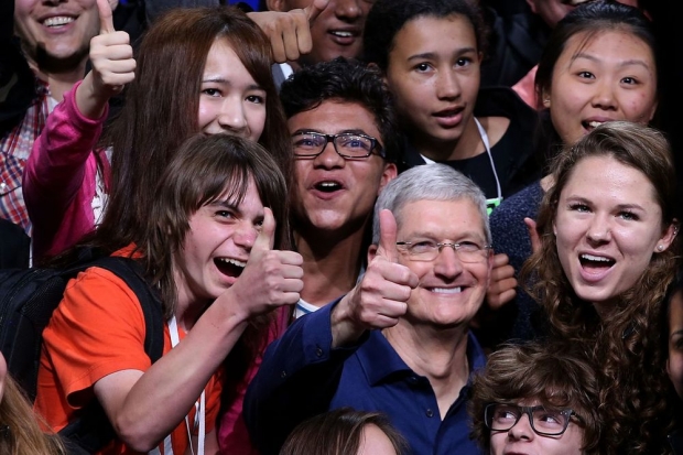 Apple patents &quot;socially distant selfies&quot;
