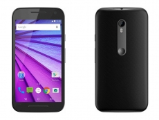 Moto G 2015 poses for the camera