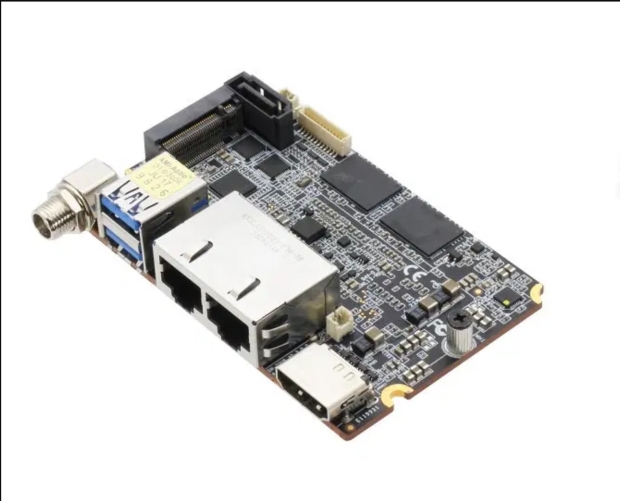 Credit card board can run a Intel Core Tiger Lake or AMD Ryzen V2000 processor