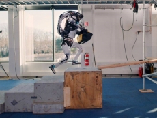 Boston Dynamics shows robot doing a junior construction worker&#039;s job