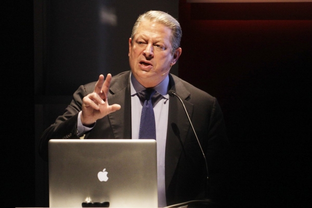 Gore dumps half his Apple stock