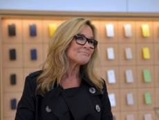 Apple’s retail boss cleans out her desk