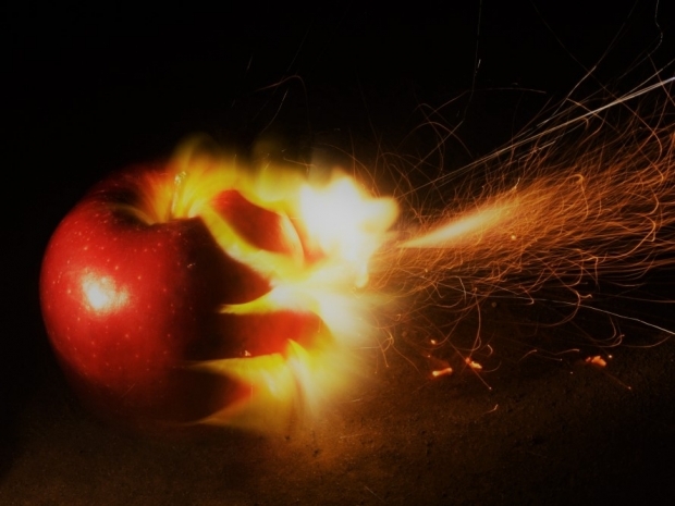 Texas man sues over exploding Apple battery