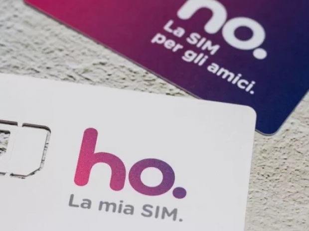 Italian phone company gives replacement SIM cards