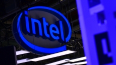 Intel bucks industry trend