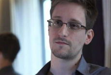 Snowden says FBI does not need Apple