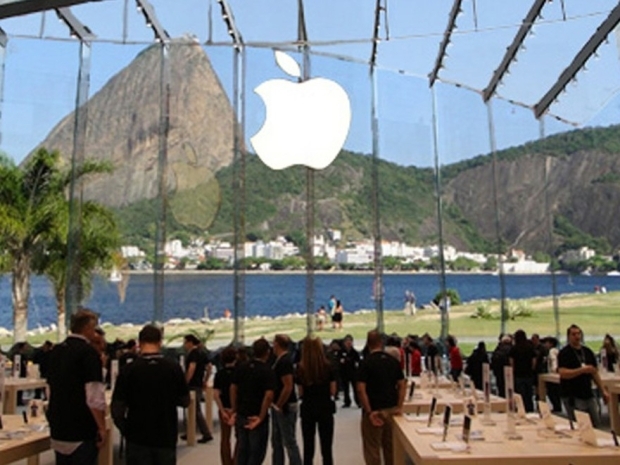 Brazil pulls iPhones from store