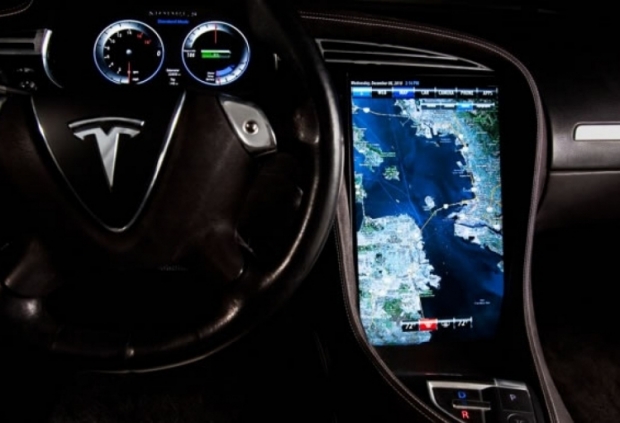 Tesla recalls cars over touchscreens